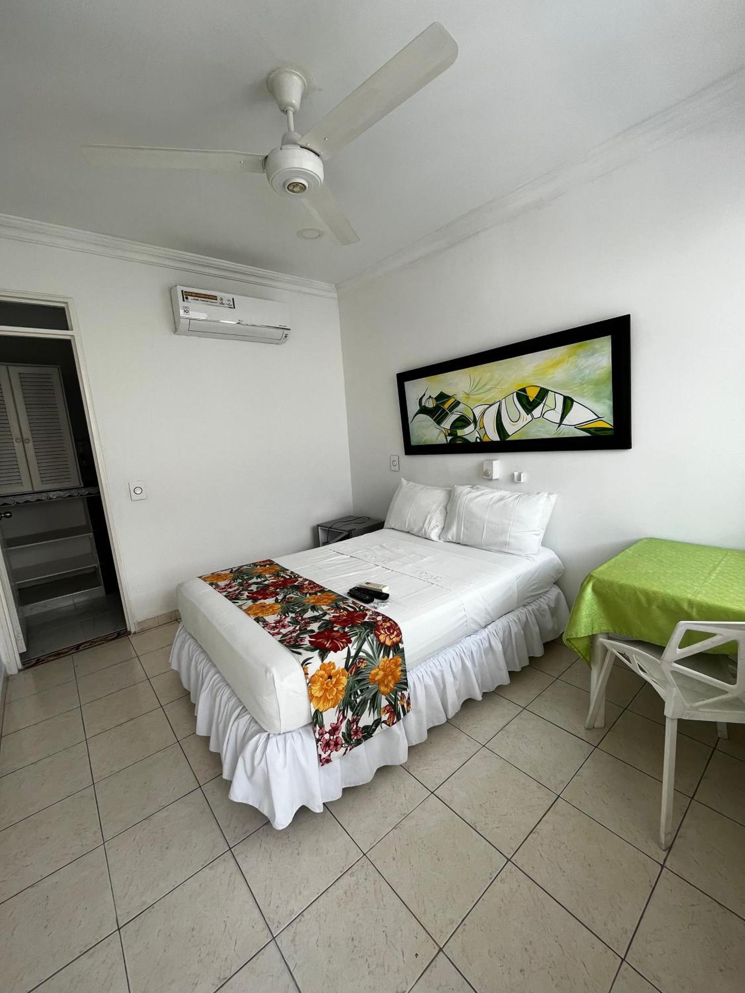Hotel Zamba Girardot Kültér fotó